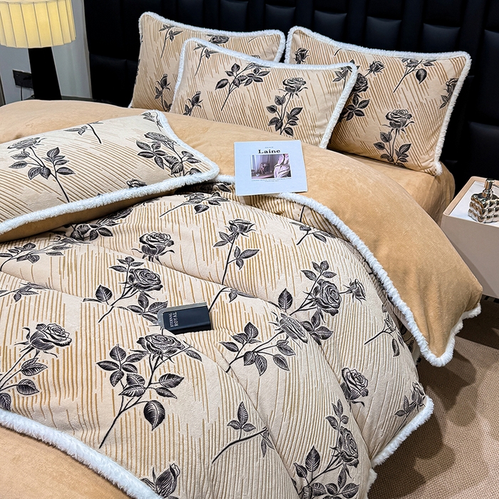 91家纺网 家纺一手货源 找家纺 ME/ERA HOME寐时代 2025新款牛奶绒8.5斤立体雕花兔毛绒包边四件套 水墨玫瑰