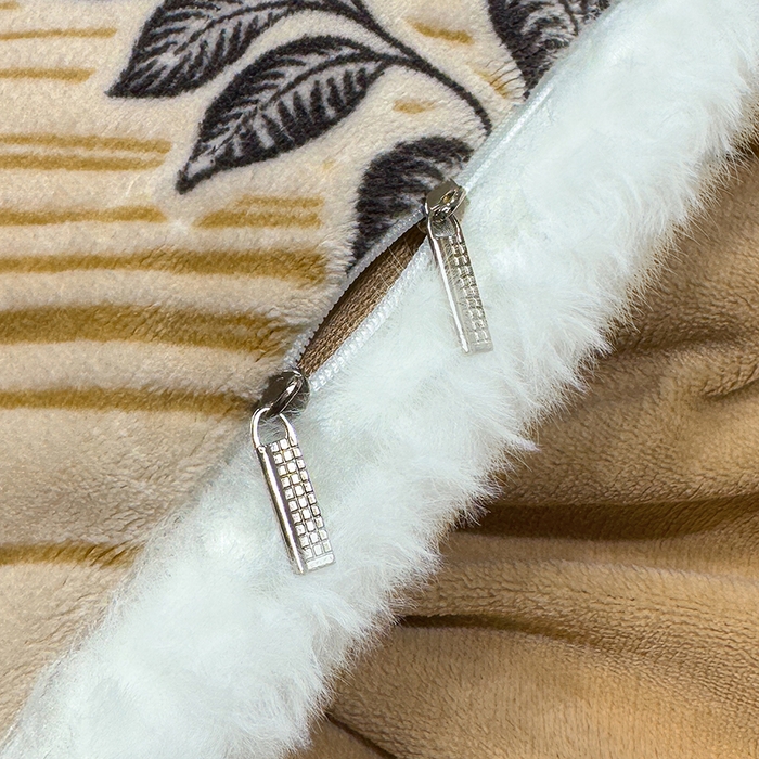 91家纺网 家纺一手货源 找家纺 ME/ERA HOME寐时代 2025新款牛奶绒8.5斤立体雕花兔毛绒包边四件套 水墨玫瑰