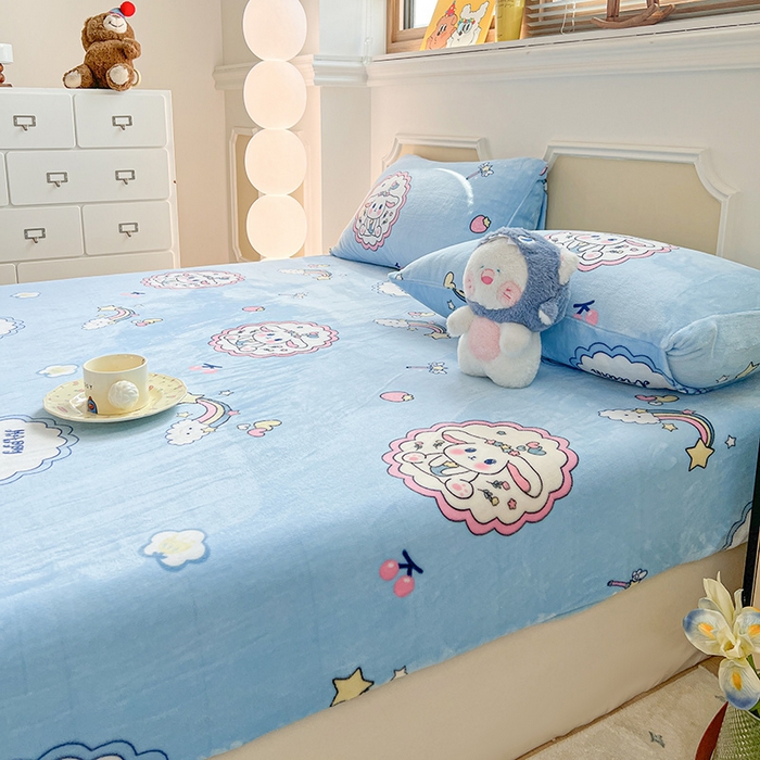 91家纺网 家纺一手货源 找家纺 维娜斯家纺 2025新款卡通牛奶绒印花床笠单件 萌萌哈奇