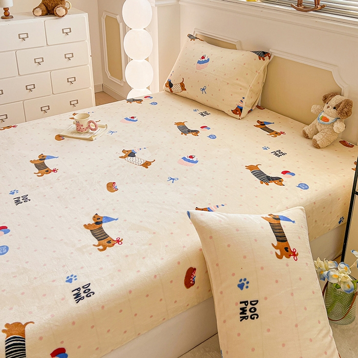 91家纺网 家纺一手货源 找家纺 维娜斯家纺 2025新款卡通牛奶绒印花床笠单件 欢度节日