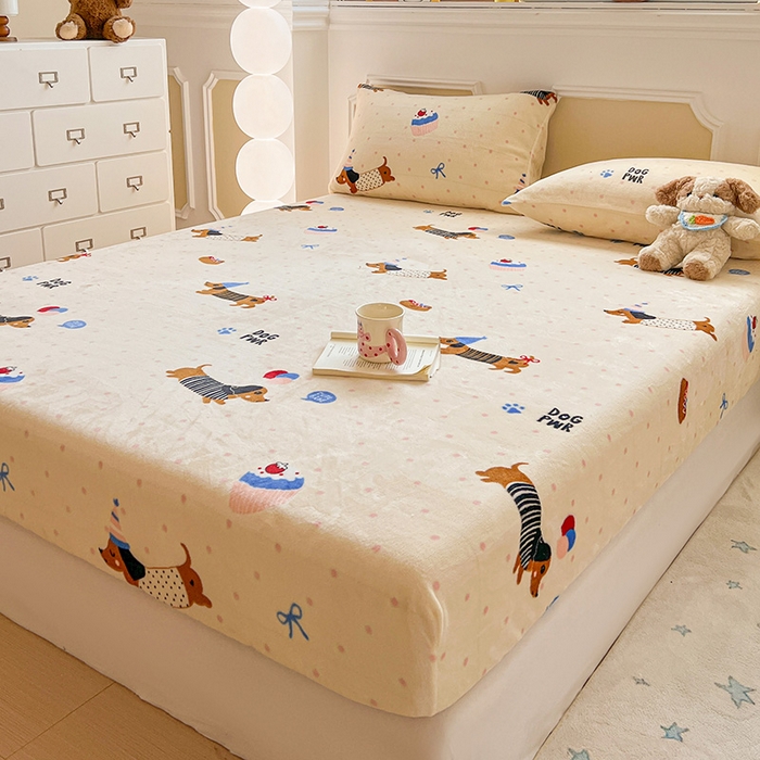 91家纺网 家纺一手货源 找家纺 维娜斯家纺 2025新款卡通牛奶绒印花床笠单件 欢度节日