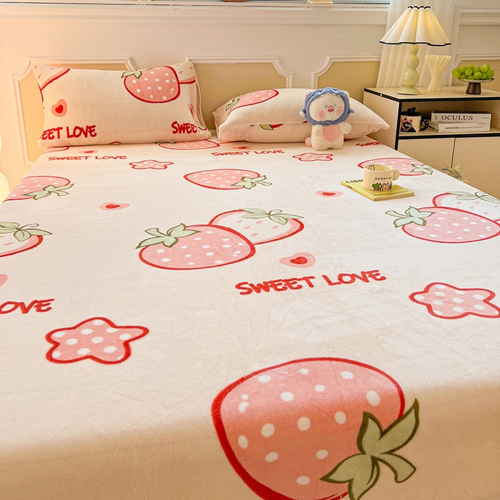 91家纺网 家纺一手货源 找家纺 维娜斯家纺 2025新款卡通牛奶绒印花床笠单件 草莓酱