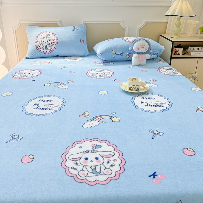 91家纺网 家纺一手货源 找家纺 维娜斯家纺 2025新款卡通牛奶绒印花床笠单件 萌萌哈奇