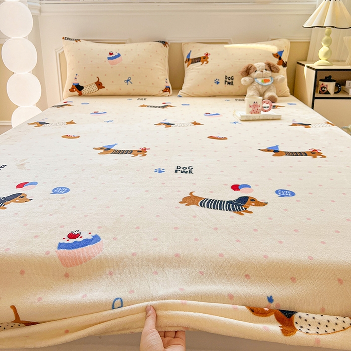 91家纺网 家纺一手货源 找家纺 维娜斯家纺 2025新款卡通牛奶绒印花床笠单件 欢度节日
