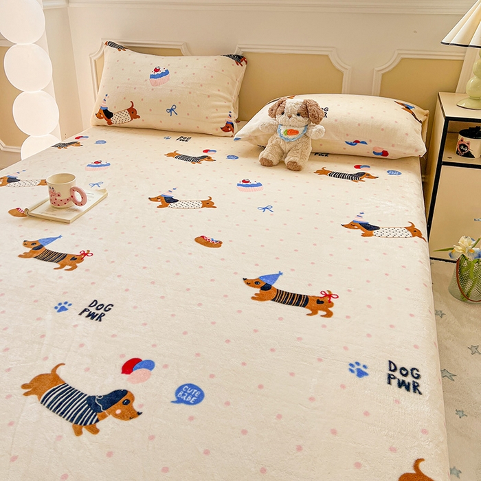 91家纺网 家纺一手货源 找家纺 维娜斯家纺 2025新款卡通牛奶绒印花床笠单件 欢度节日