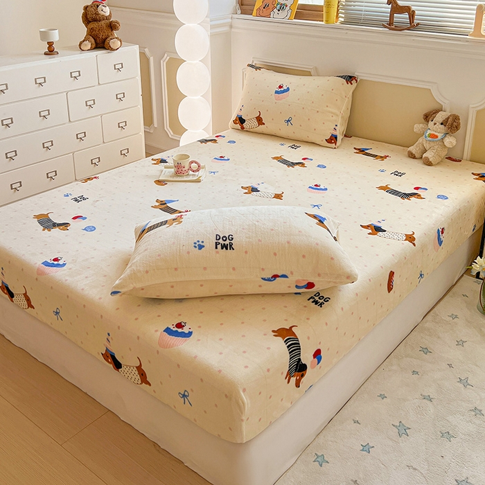 91家纺网 家纺一手货源 找家纺 维娜斯家纺 2025新款卡通牛奶绒印花床笠单件 欢度节日