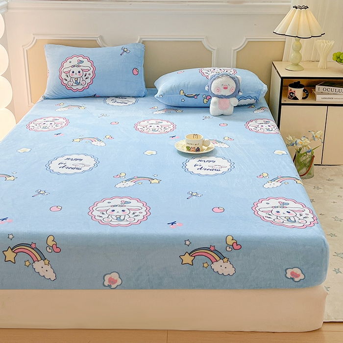 91家纺网 家纺一手货源 找家纺 维娜斯家纺 2025新款卡通牛奶绒印花床笠单件 萌萌哈奇