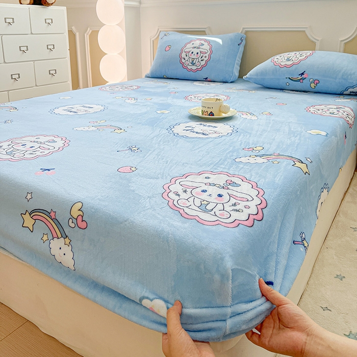 91家纺网 家纺一手货源 找家纺 维娜斯家纺 2025新款卡通牛奶绒印花床笠单件 萌萌哈奇