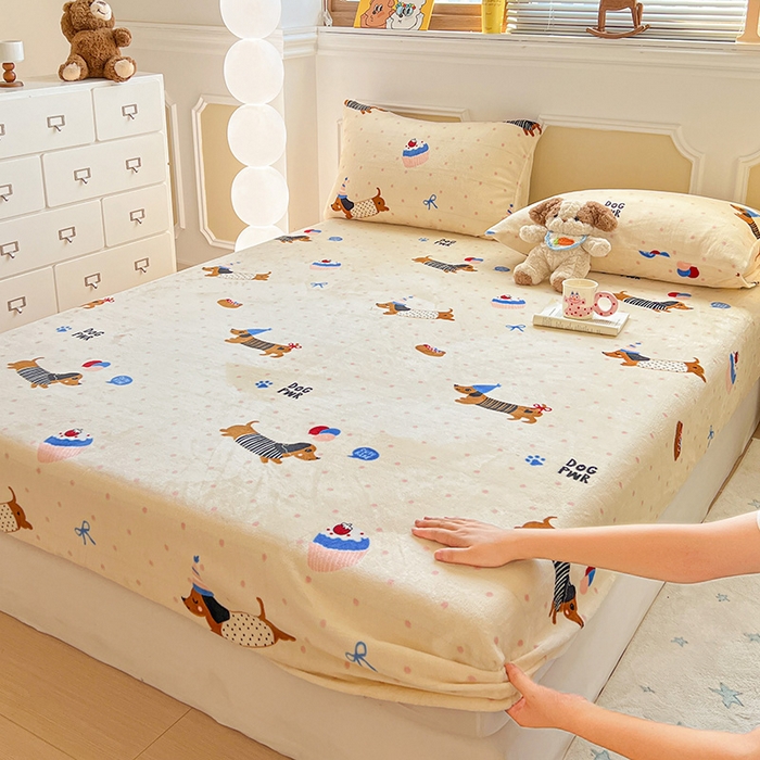 91家纺网 家纺一手货源 找家纺 维娜斯家纺 2025新款卡通牛奶绒印花床笠单件 欢度节日