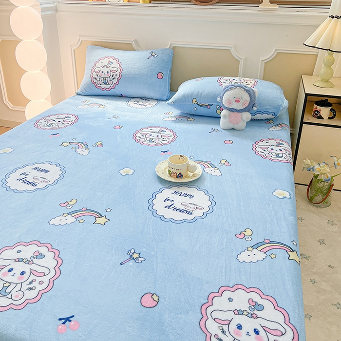 91家纺网 家纺一手货源 找家纺 维娜斯家纺 2025新款卡通牛奶绒印花床笠单件 萌萌哈奇