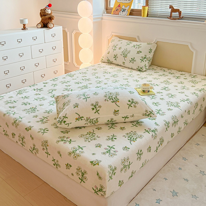 91家纺网 家纺一手货源 找家纺 维娜斯家纺 2025新款卡通牛奶绒印花床笠单件 仙草