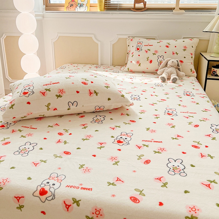 91家纺网 家纺一手货源 找家纺 维娜斯家纺 2025新款卡通牛奶绒印花床笠单件 花语岚山