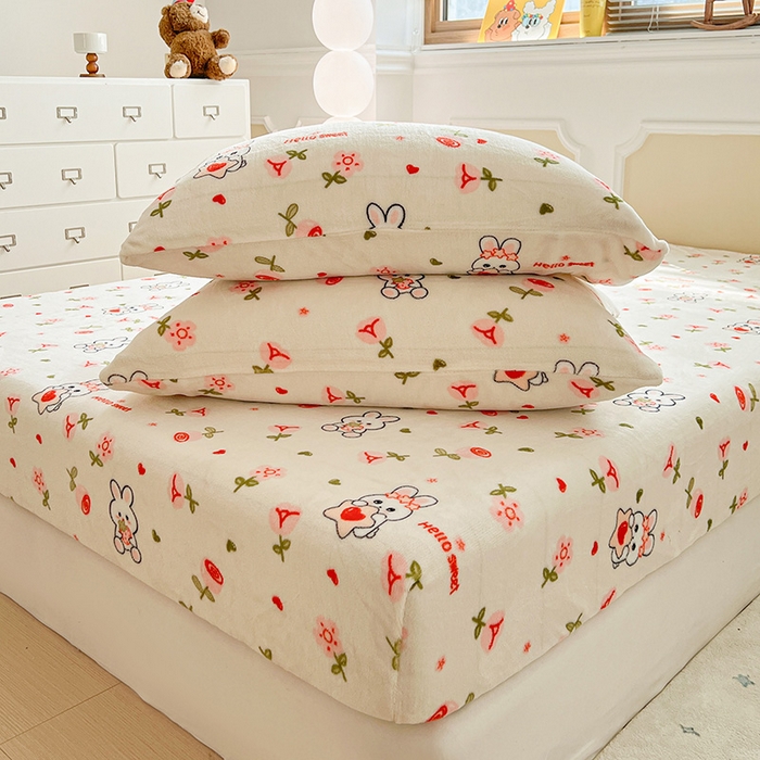 91家纺网 家纺一手货源 找家纺 维娜斯家纺 2025新款卡通牛奶绒印花床笠单件 花语岚山