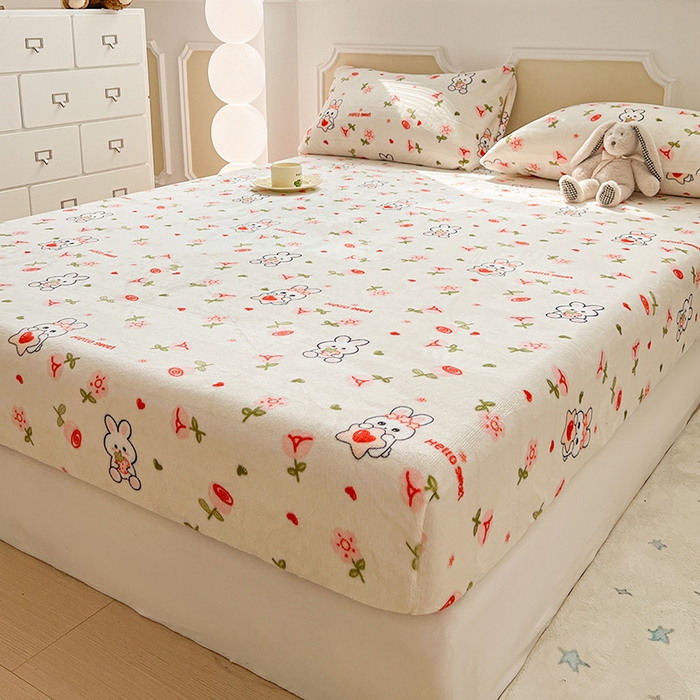 91家纺网 家纺一手货源 找家纺 维娜斯家纺 2025新款卡通牛奶绒印花床笠单件 花语岚山