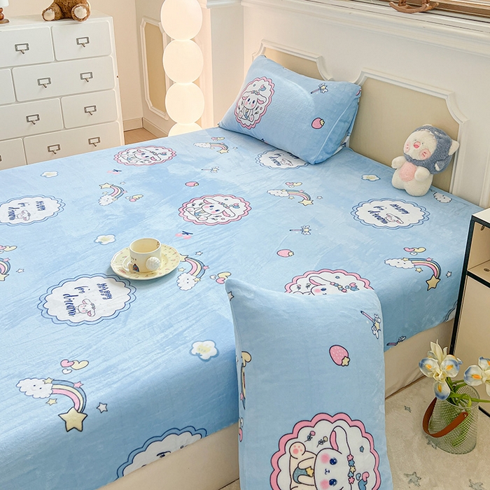 91家纺网 家纺一手货源 找家纺 维娜斯家纺 2025新款卡通牛奶绒印花床笠单件 萌萌哈奇