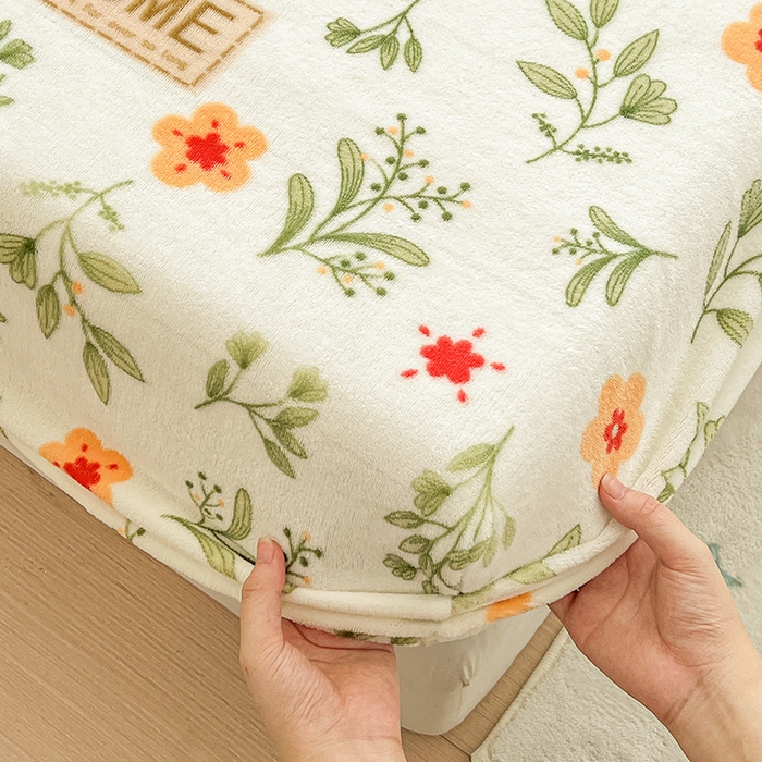 91家纺网 家纺一手货源 找家纺 维娜斯家纺 2025新款卡通牛奶绒印花床笠单件 青柠薄荷