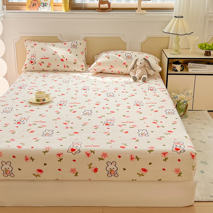 91家纺网 家纺一手货源 找家纺 维娜斯家纺 2025新款卡通牛奶绒印花床笠单件 花语岚山