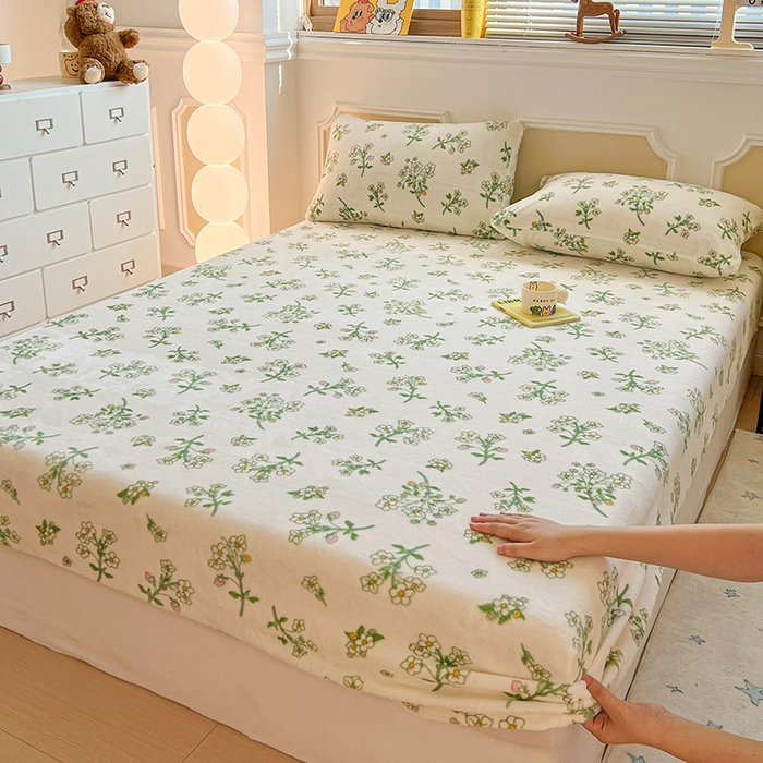 91家纺网 家纺一手货源 找家纺 维娜斯家纺 2025新款卡通牛奶绒印花床笠单件 仙草