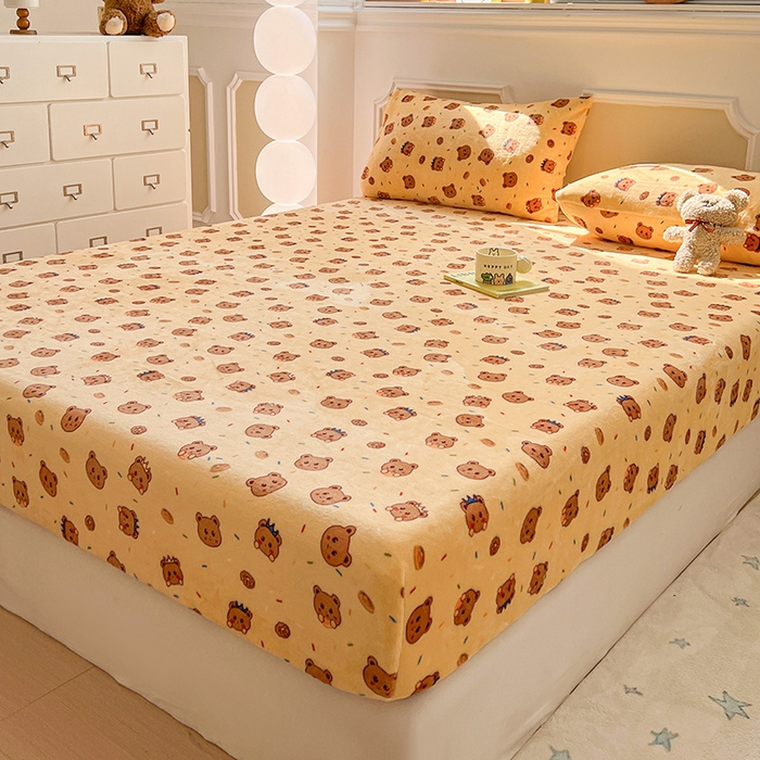 91家纺网 家纺一手货源 找家纺 维娜斯家纺 2025新款卡通牛奶绒印花床笠单件 小熊梦梦