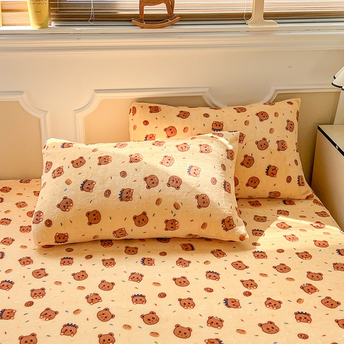 91家纺网 家纺一手货源 找家纺 维娜斯家纺 2025新款卡通牛奶绒印花床笠单件 小熊梦梦