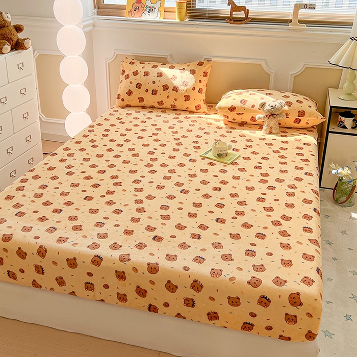 91家纺网 家纺一手货源 找家纺 维娜斯家纺 2025新款卡通牛奶绒印花床笠单件 小熊梦梦