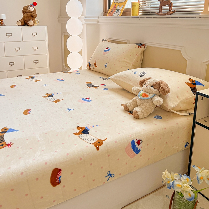 91家纺网 家纺一手货源 找家纺 维娜斯家纺 2025新款卡通牛奶绒印花床笠单件 欢度节日