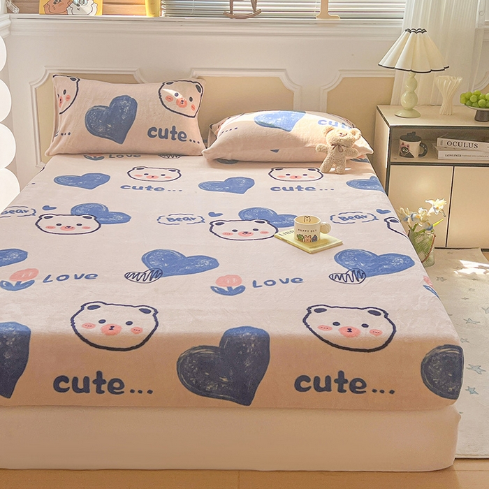 91家纺网 家纺一手货源 找家纺 维娜斯家纺 2025新款卡通牛奶绒印花床笠单件 魅力小熊