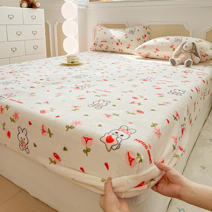 91家纺网 家纺一手货源 找家纺 维娜斯家纺 2025新款卡通牛奶绒印花床笠单件 花语岚山