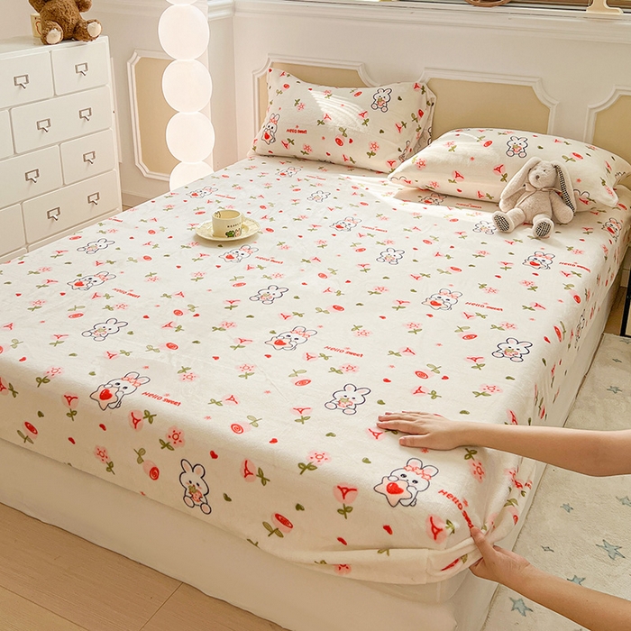 91家纺网 家纺一手货源 找家纺 维娜斯家纺 2025新款卡通牛奶绒印花床笠单件 花语岚山