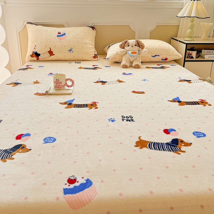 91家纺网 家纺一手货源 找家纺 维娜斯家纺 2025新款卡通牛奶绒印花床笠单件 欢度节日