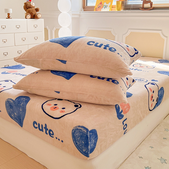 91家纺网 家纺一手货源 找家纺 维娜斯家纺 2025新款卡通牛奶绒印花床笠单件 魅力小熊