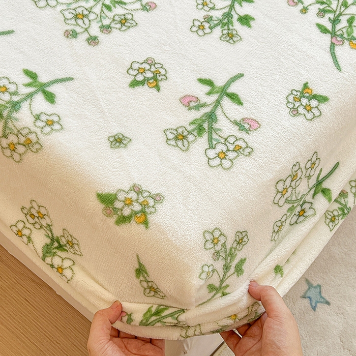 91家纺网 家纺一手货源 找家纺 维娜斯家纺 2025新款卡通牛奶绒印花床笠单件 仙草