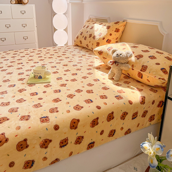 91家纺网 家纺一手货源 找家纺 维娜斯家纺 2025新款卡通牛奶绒印花床笠单件 小熊梦梦