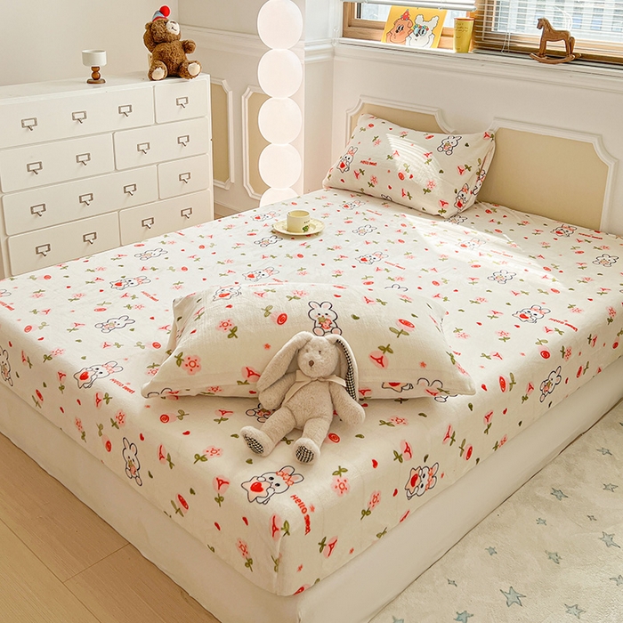 91家纺网 家纺一手货源 找家纺 维娜斯家纺 2025新款卡通牛奶绒印花床笠单件 花语岚山