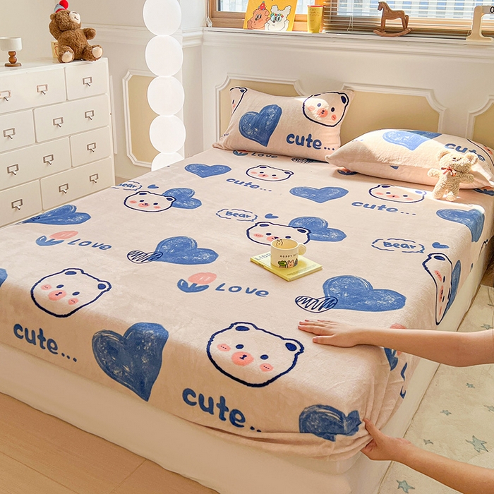 91家纺网 家纺一手货源 找家纺 维娜斯家纺 2025新款卡通牛奶绒印花床笠单件 魅力小熊