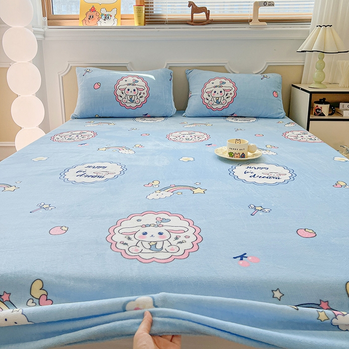 91家纺网 家纺一手货源 找家纺 维娜斯家纺 2025新款卡通牛奶绒印花床笠单件 萌萌哈奇