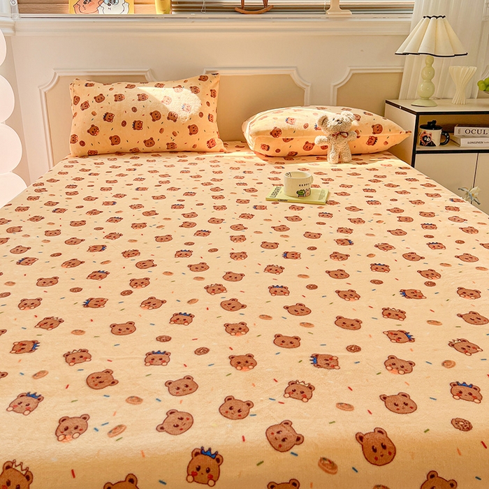 91家纺网 家纺一手货源 找家纺 维娜斯家纺 2025新款卡通牛奶绒印花床笠单件 小熊梦梦