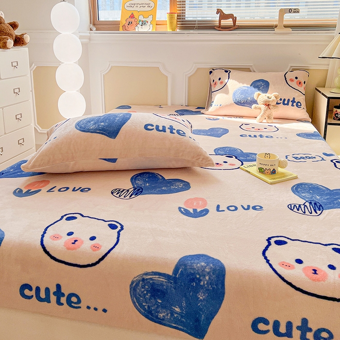 91家纺网 家纺一手货源 找家纺 维娜斯家纺 2025新款卡通牛奶绒印花床笠单件 魅力小熊