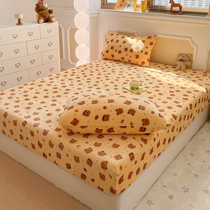 91家纺网 家纺一手货源 找家纺 维娜斯家纺 2025新款卡通牛奶绒印花床笠单件 小熊梦梦