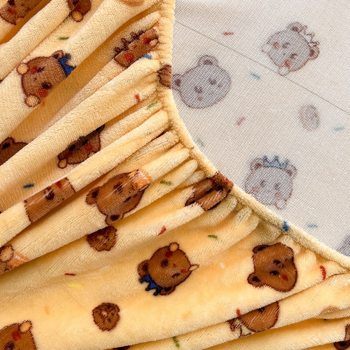 91家纺网 家纺一手货源 找家纺 维娜斯家纺 2025新款卡通牛奶绒印花床笠单件 小熊梦梦