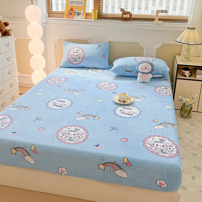 91家纺网 家纺一手货源 找家纺 维娜斯家纺 2025新款卡通牛奶绒印花床笠单件 萌萌哈奇