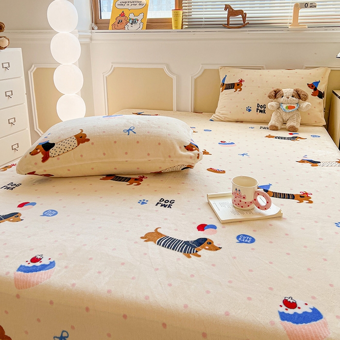 91家纺网 家纺一手货源 找家纺 维娜斯家纺 2025新款卡通牛奶绒印花床笠单件 欢度节日