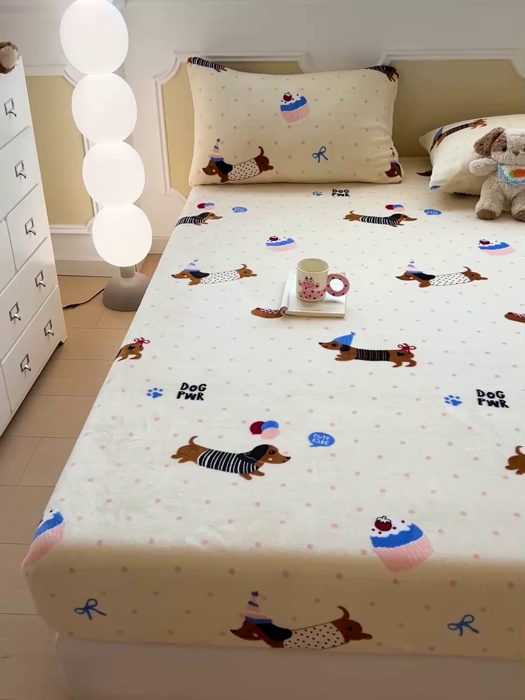 91家纺网 家纺一手货源 找家纺 维娜斯家纺 2025新款卡通牛奶绒印花床笠单件 欢度节日