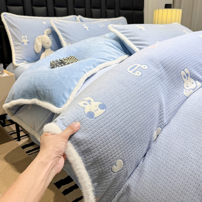 ME/ERA HOME寐时代 2025新款牛奶绒8.5斤立体雕花兔毛绒包边四件套 云中小兔