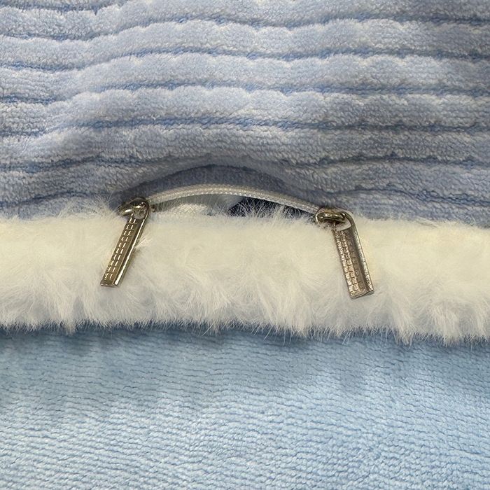 91家纺网 家纺一手货源 找家纺 ME/ERA HOME寐时代 2025新款牛奶绒8.5斤立体雕花兔毛绒包边四件套 云中小兔