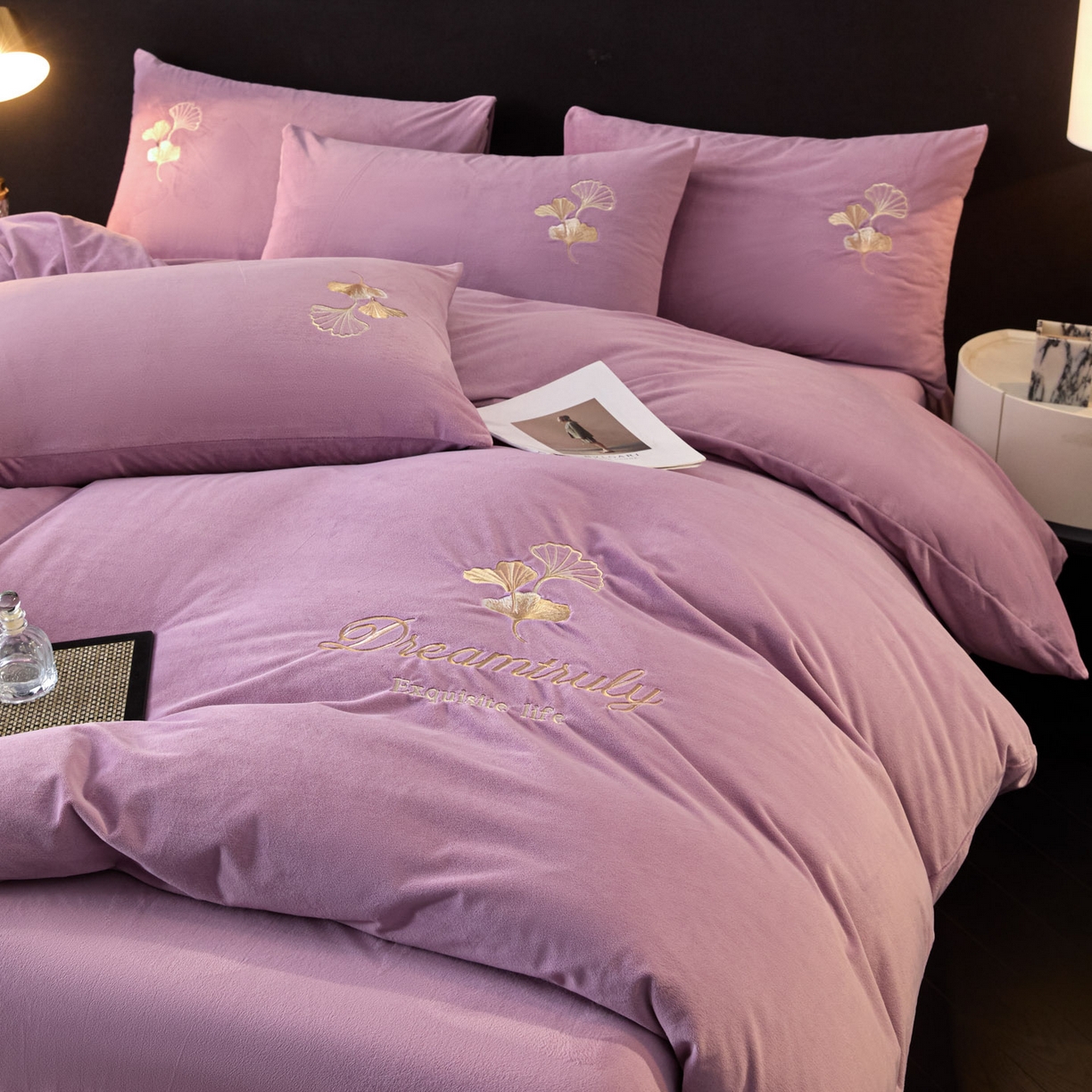 91家纺网 家纺一手货源 找家纺 如一 2025新款水晶绒纯色刺绣四件套-银杏系列 银杏-安娜紫