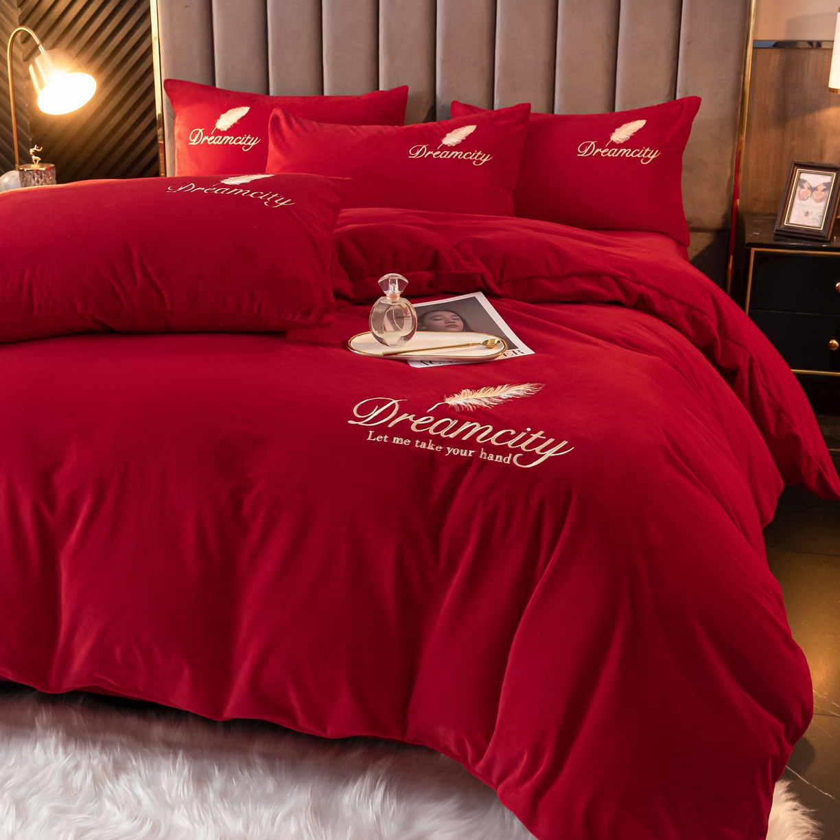 91家纺网 家纺一手货源 找家纺 如一 2025新款水晶绒纯色刺绣四件套-轻羽系列 轻羽-中国红