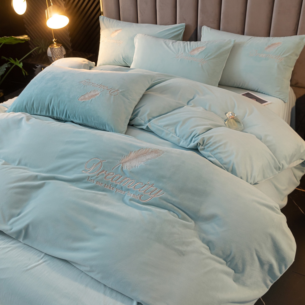 91家纺网 家纺一手货源 找家纺 如一 2025新款水晶绒纯色刺绣四件套-轻羽系列 轻羽-梵星兰