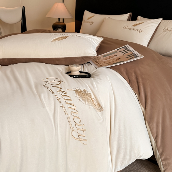 91家纺网 家纺一手货源 找家纺 如一 2025新款水晶绒双拼刺绣四件套轻羽系列-系列二 轻羽-奶白咖