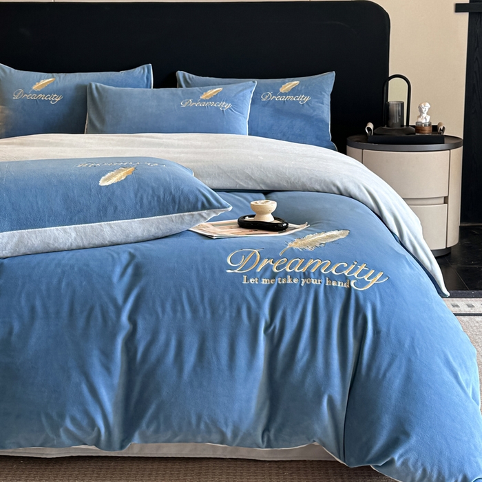 91家纺网 家纺一手货源 找家纺 如一 2025新款水晶绒双拼刺绣四件套轻羽系列-系列二 轻羽-雾蓝灰